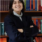 Laureata in Giurisprudenza che impartisce ripetizioni o lezioni di diritto